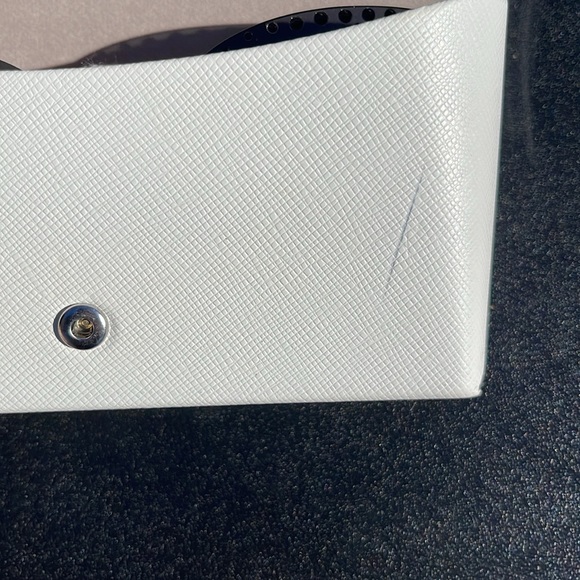 Mk sunglasses has a lil mark on the case but other then that perfect - Picture 4 of 4